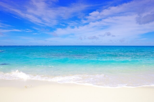 沖縄の青い海